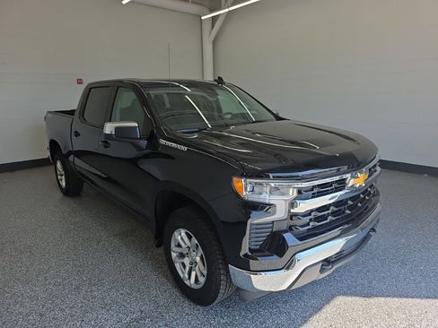 Used 2025 Chevrolet Silverado 1500 LT AWD/4WD image 7