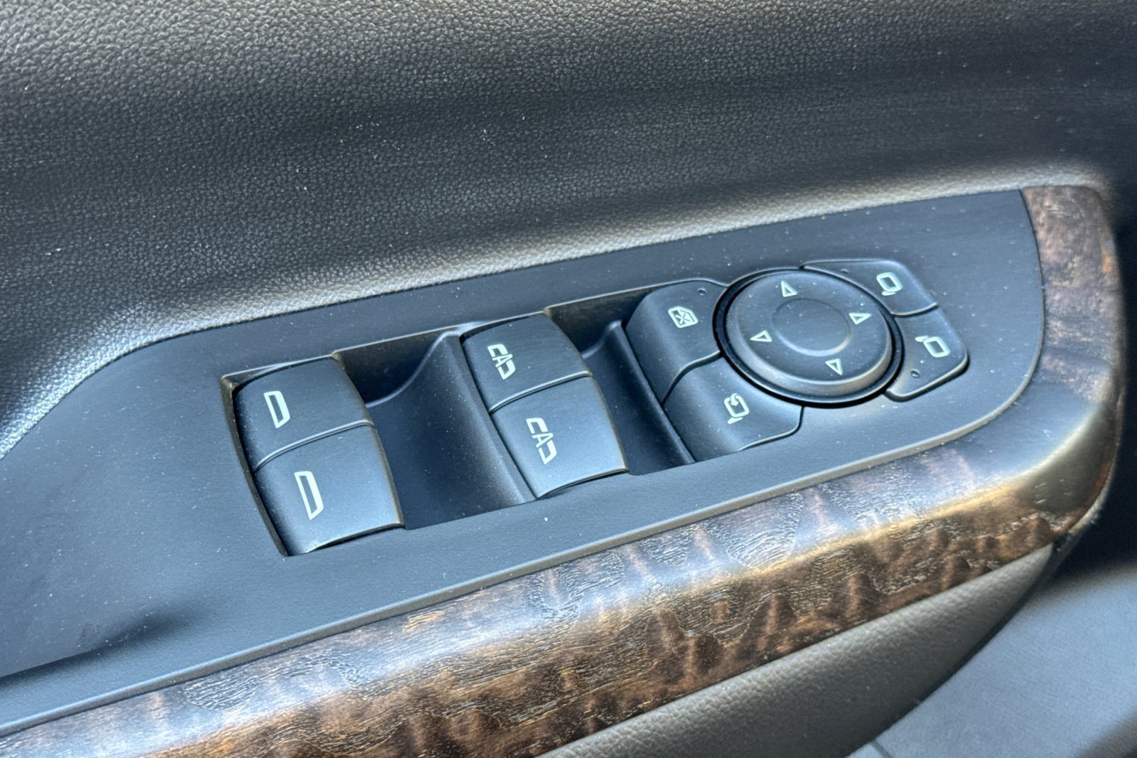 Used 2023 GMC Acadia Denali FWD image 11