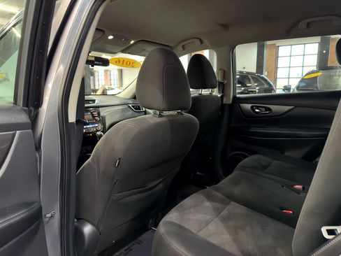 Used 2016 Nissan Rogue SV image 33