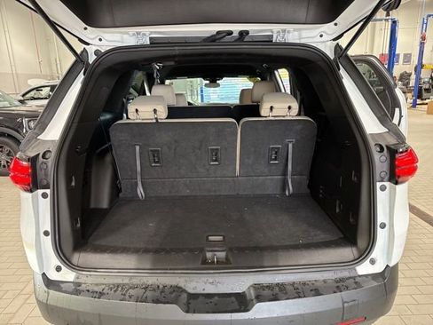Used 2023 Chevrolet Traverse LS image 29