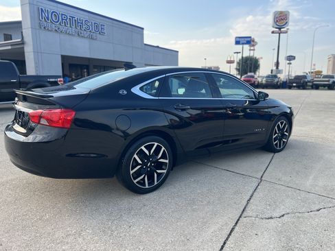 Used 2017 Chevrolet Impala LT FWD image 4