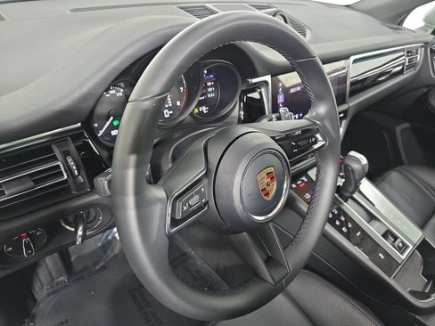 Certified 2026 Porsche Macan AWD/4WD image 4