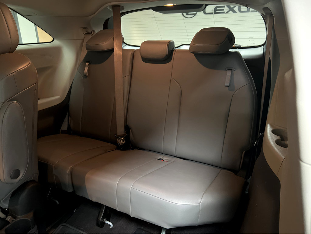 Used 2022 Toyota Sienna XLE AWD/4WD image 43