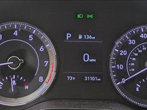 Used 2022 Hyundai Venue Limited FWD image 11