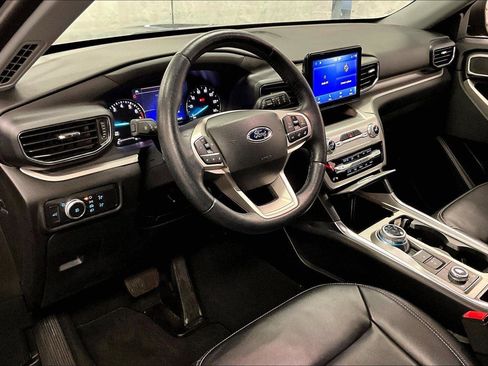 Certified 2022 Ford Explorer XLT w/ Equipment Group 202A image 12