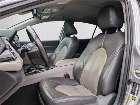 Used 2020 Toyota Camry XLE image 17
