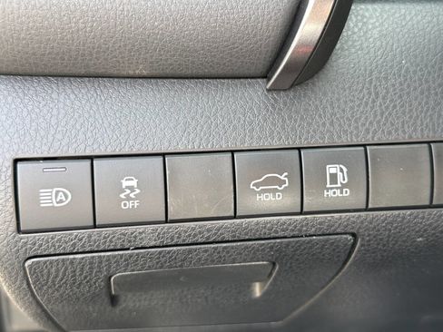 Used 2019 Toyota Camry LE image 27