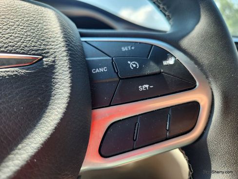 Used 2023 Chrysler Voyager LX image 49