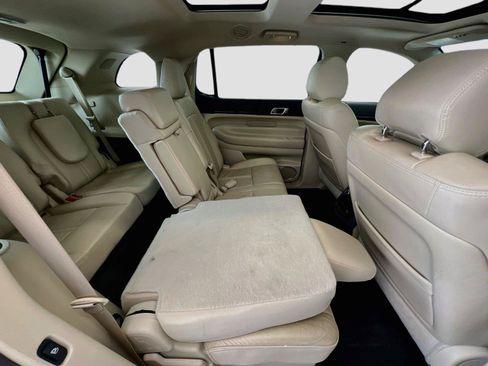 Used 2019 Lincoln MKT AWD image 28
