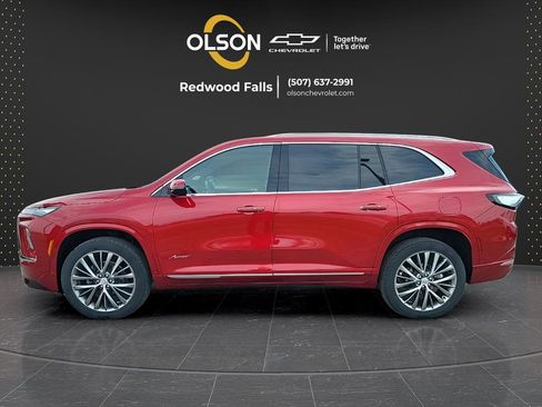 Used 2025 Buick Enclave Avenir image 2