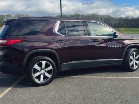 Used 2021 Chevrolet Traverse LT w/ LT Premium Package AWD/4WD image 9
