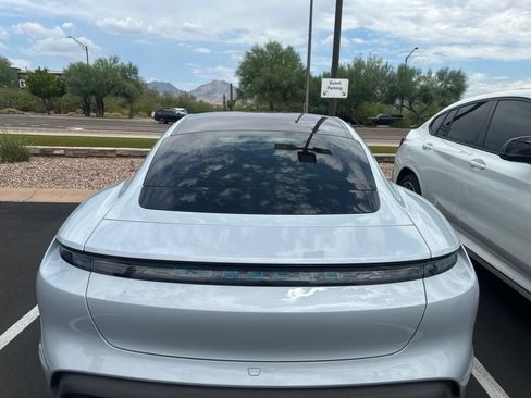 Used 2022 Porsche Taycan RWD image 5