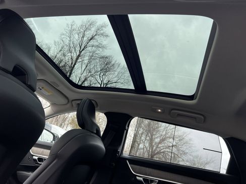 Used 2025 Volvo S90 B6 Plus image 22