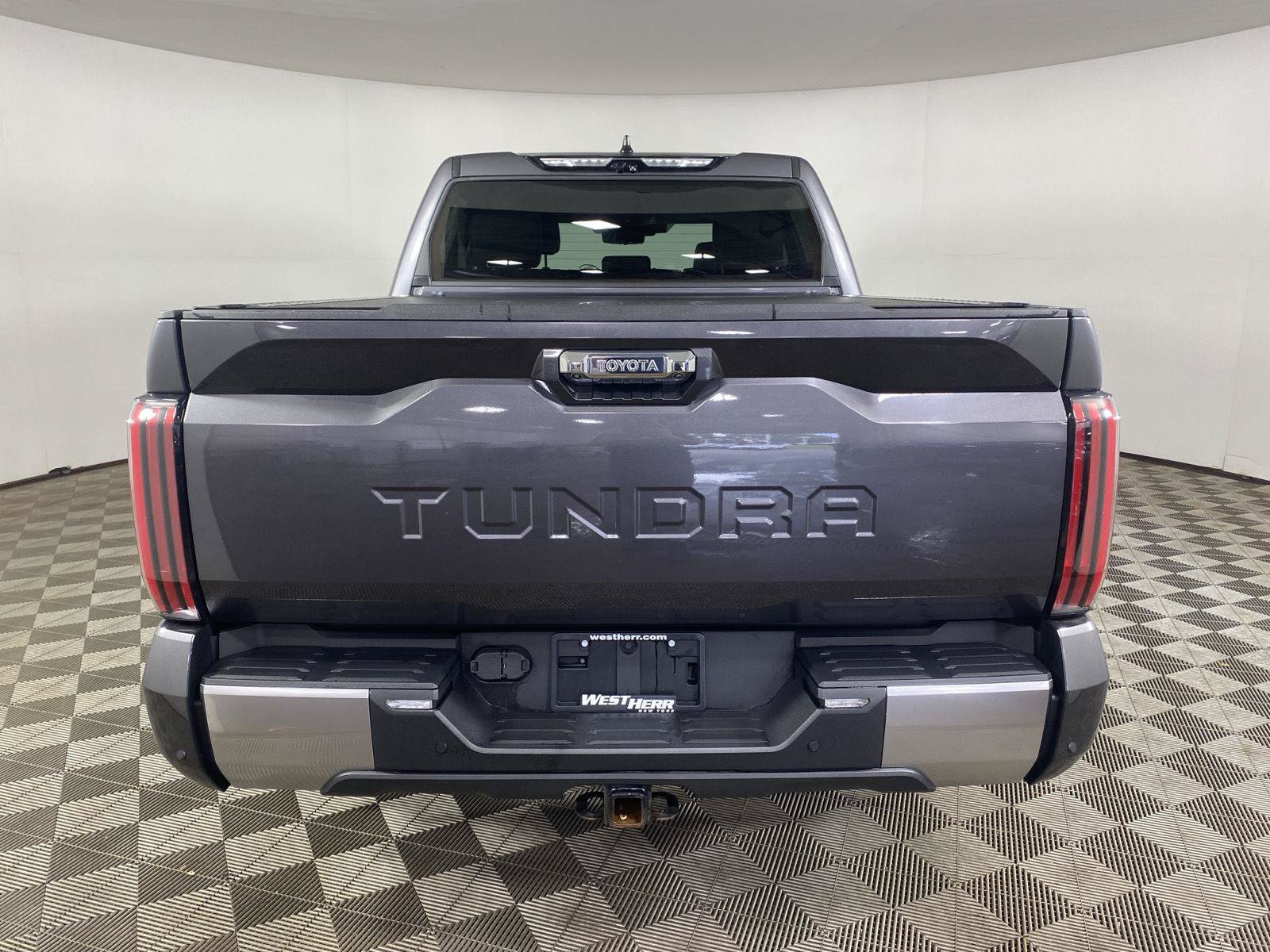 Used 2022 Toyota Tundra Limited AWD/4WD image 6