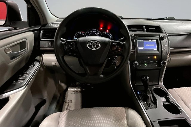 Used 2015 Toyota Camry LE FWD image 5