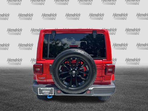 Used 2024 Jeep Wrangler Unlimited Sahara w/ Technology Group AWD/4WD image 9