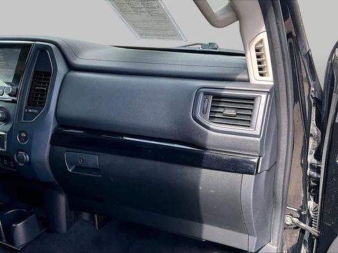 Used 2022 Nissan Titan SV RWD image 18