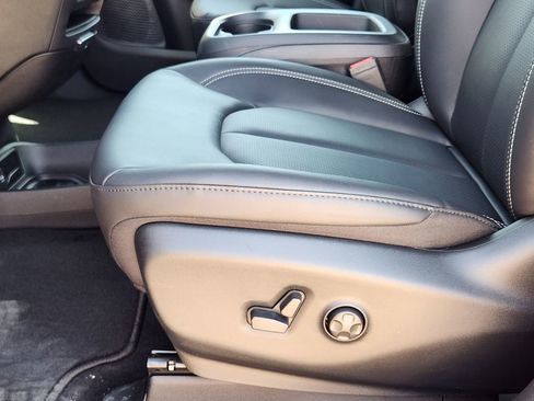 New 2026 Chrysler Pacifica Select image 17