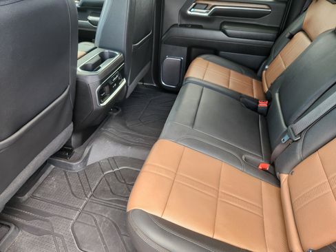 Used 2024 Chevrolet Silverado 2500 High Country w/ High Country Premium Package AWD/4WD image 10