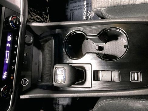 Used 2023 Nissan Rogue SV image 41