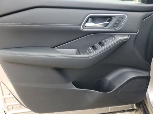 New 2026 Nissan Rogue Platinum w/ Platinum Premium Package image 9