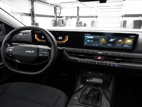 Used 2025 Kia K4 FWD image 14