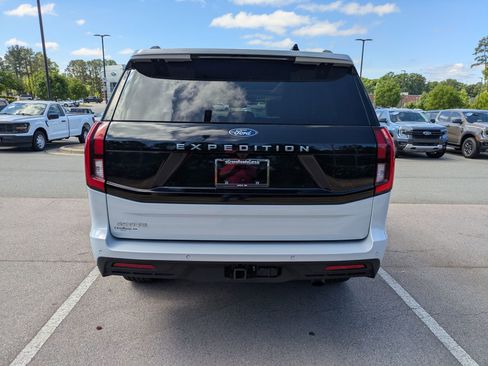 Certified 2025 Ford Expedition Active RWD image 5