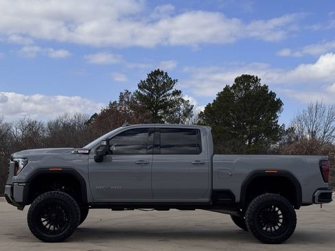Used 2025 GMC Sierra 2500 AT4 w/ AT4 Premium Plus Package AWD/4WD image 3