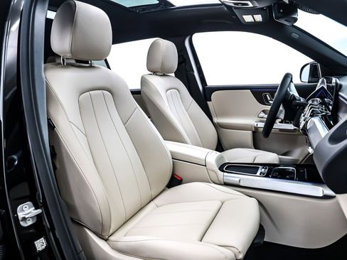 Certified 2025 Mercedes-Benz GLB 250 image 8