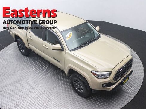 Used 2018 Toyota Tacoma SR5 AWD/4WD image 3