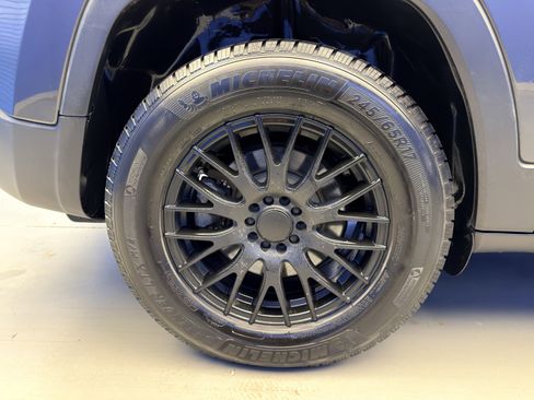 Used 2016 Jeep Cherokee 75th Anniversary AWD/4WD image 9