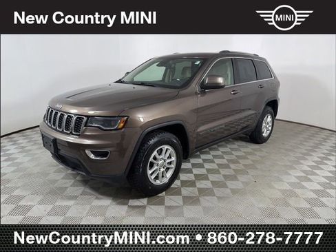 Used 2020 Jeep Grand Cherokee Laredo image 3