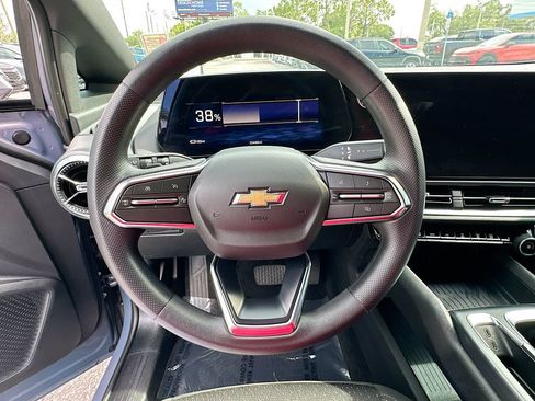 Certified 2025 Chevrolet Equinox EV LT FWD image 11