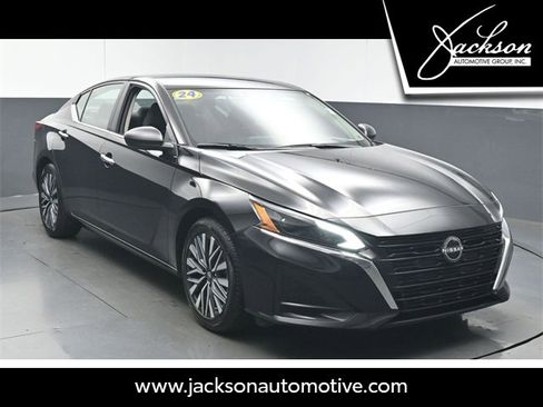 Used 2024 Nissan Altima 2.5 SV image 1