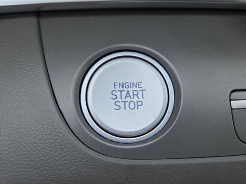 Used 2025 Hyundai Elantra SEL FWD image 25