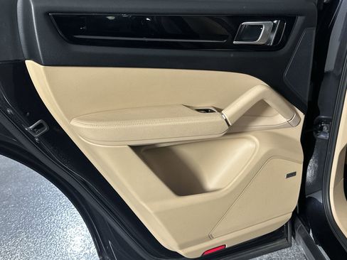 Used 2019 Porsche Cayenne image 34