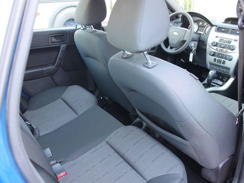 Used 2010 Ford Focus SE FWD image 28