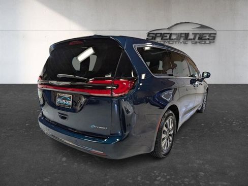 Used 2022 Chrysler Pacifica Touring-L w/ Uconnect Theater Family Group FWD image 10