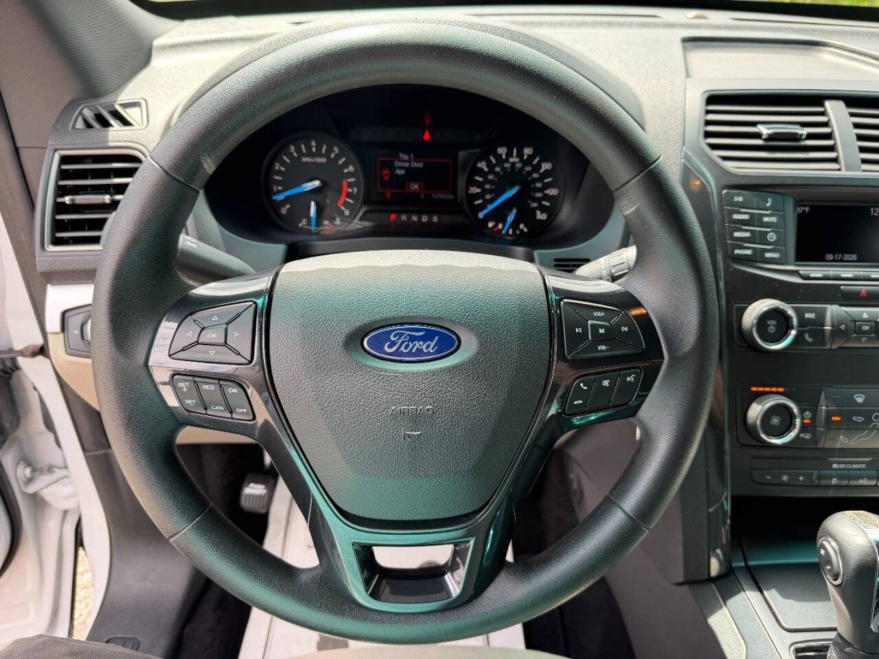 Used 2019 Ford Explorer FWD image 12