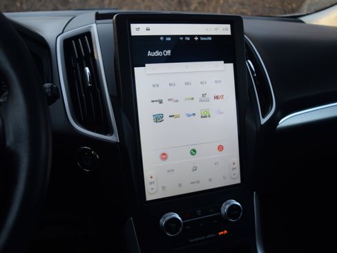 Used 2022 Ford Edge SEL w/ Convenience Package image 9