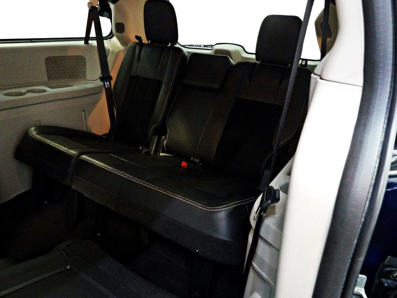 Used 2017 Dodge Grand Caravan SXT FWD image 10