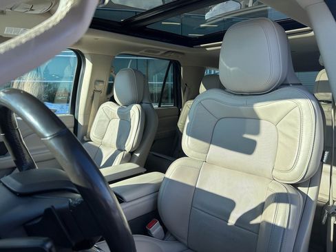 Used 2019 Lincoln Navigator Reserve image 8