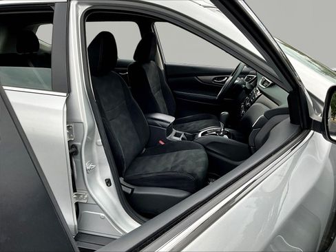 Used 2016 Nissan Rogue S AWD/4WD image 25