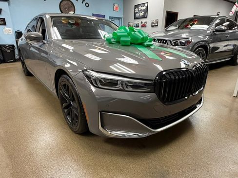 Used 2021 BMW 750i xDrive w/ Executive Package image 3