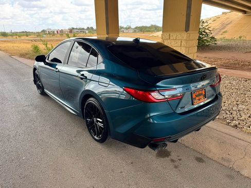 Used 2025 Toyota Camry SE w/ Convenience Package FWD image 5
