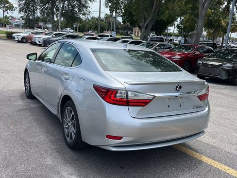 Used 2016 Lexus ES 300h FWD image 2
