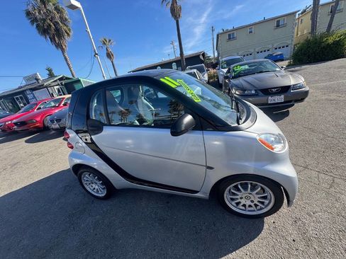 Used 2011 smart fortwo pure RWD image 8