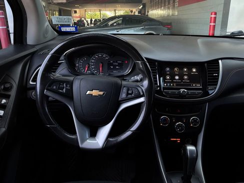 Used 2019 Chevrolet Trax LT w/ LT Convenience Package FWD image 13