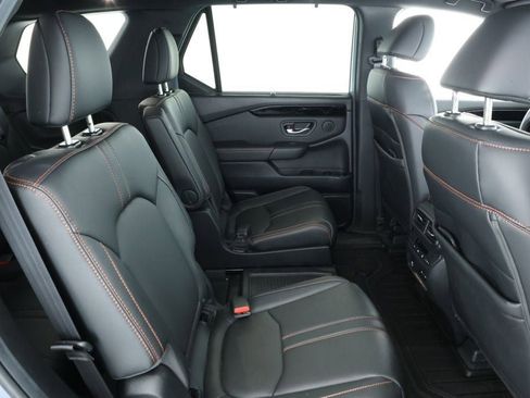 Used 2025 Honda Pilot TrailSport image 22