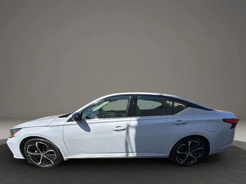 Used 2024 Nissan Altima 2.5 SR w/ SR Premium Package image 8